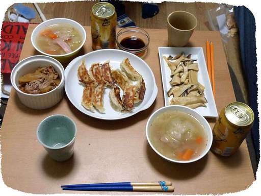 餃子、エリンギ炒め、スープ