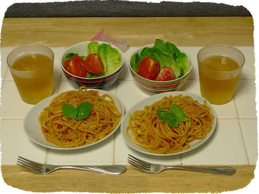トマトスパゲティ、サラダ