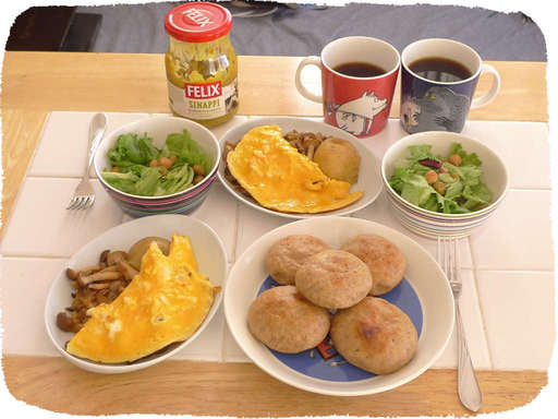 オムレツとパン