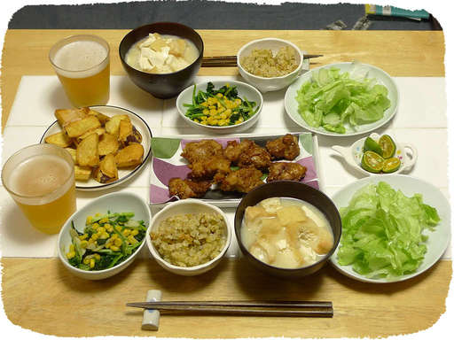 唐揚げ、白みそみそ汁、大学い...