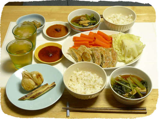 餃子、蒸し野菜、小松菜のおひ...