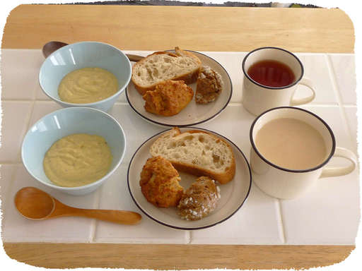 パンととうもろこしスープ