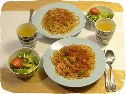 えびとアボカドのスパゲティ