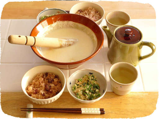 とろろ、赤飯、菜の花胡麻和え