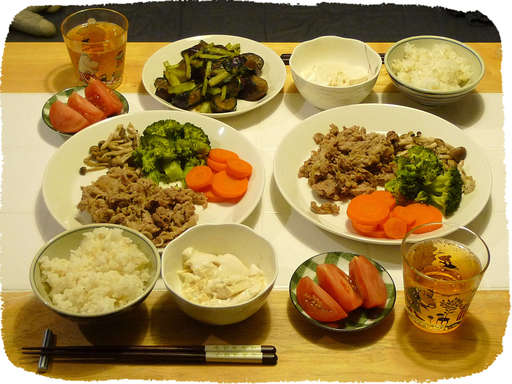 牛肉炒め、蒸しブロッコリ、ニ...