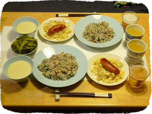 チャーハン、ソーセージ、ヴィ...