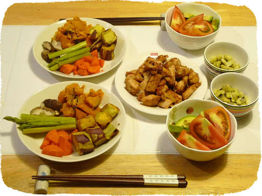 タジン蒸し野菜、鶏肉炒め、ひ...