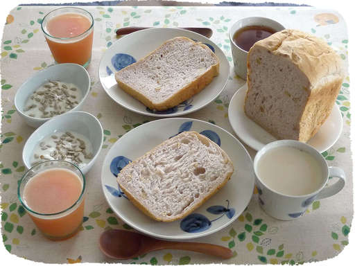 くるみパンで朝食