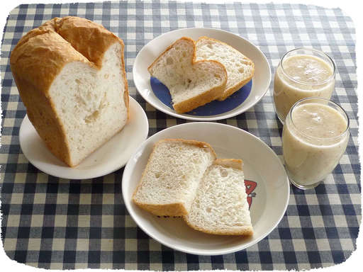 白パンで朝食