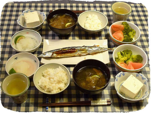 さんま、もずく汁、豆腐