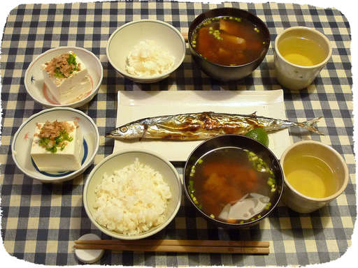 さんまの塩焼き、味噌汁