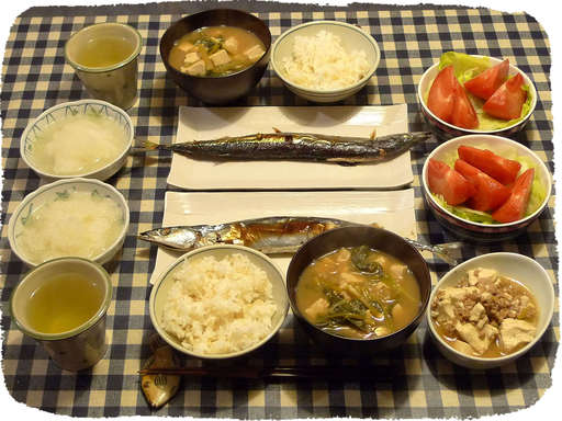 さんまの塩焼き、味噌汁