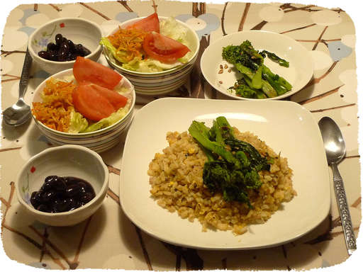 チャーハンと黒豆とサラダ