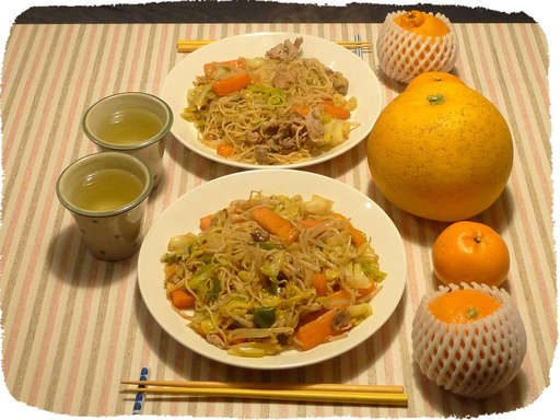 細麺焼きそばとみかんいろいろ