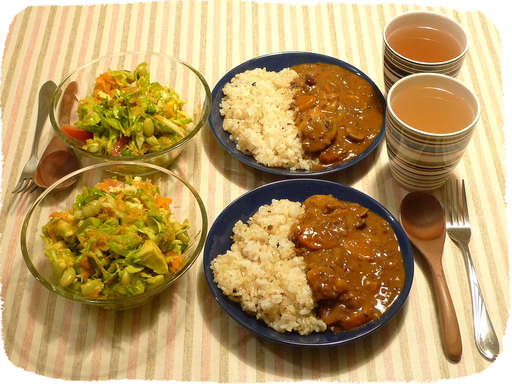 トマトカレーとアボカドサラダ