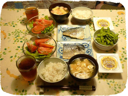 さばの味噌煮、サラダ、枝豆