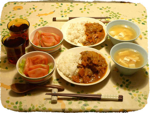 カレーとサラダと味噌汁