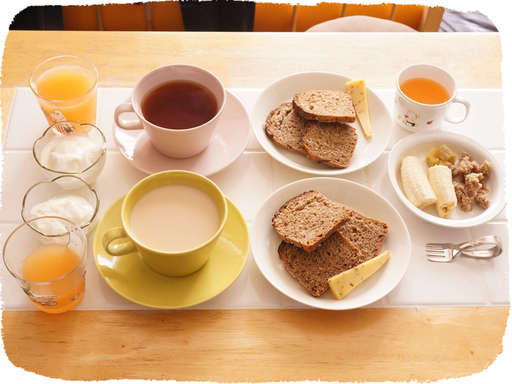 ライ麦パンの朝食